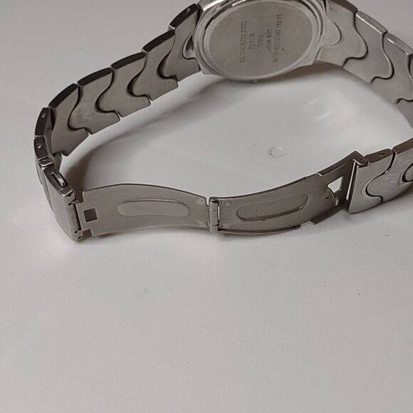 7 Inch Heavy Armitron Watch With Blue Dial - Picture 11 of 13